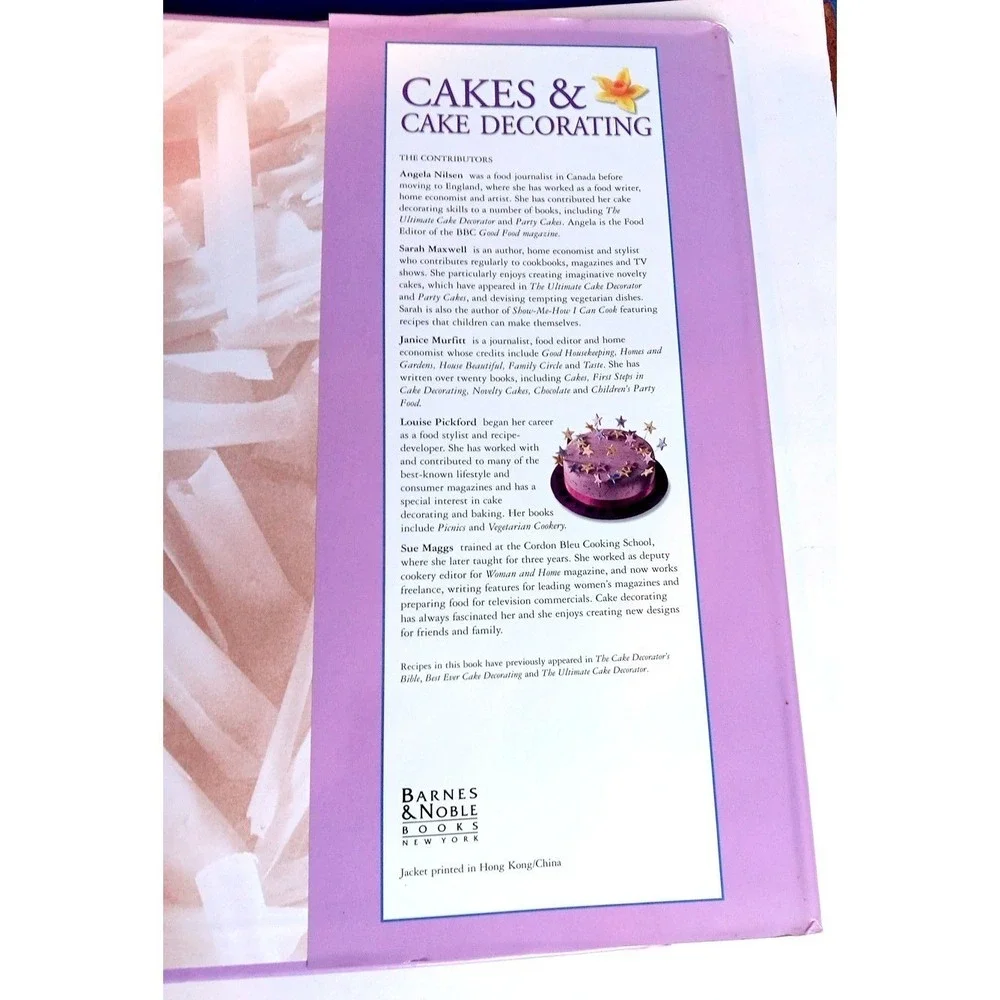 Cake Decorating Book by Angela Nilsen; Sarah Maxwell –Hardcover-Over 200 Recipes